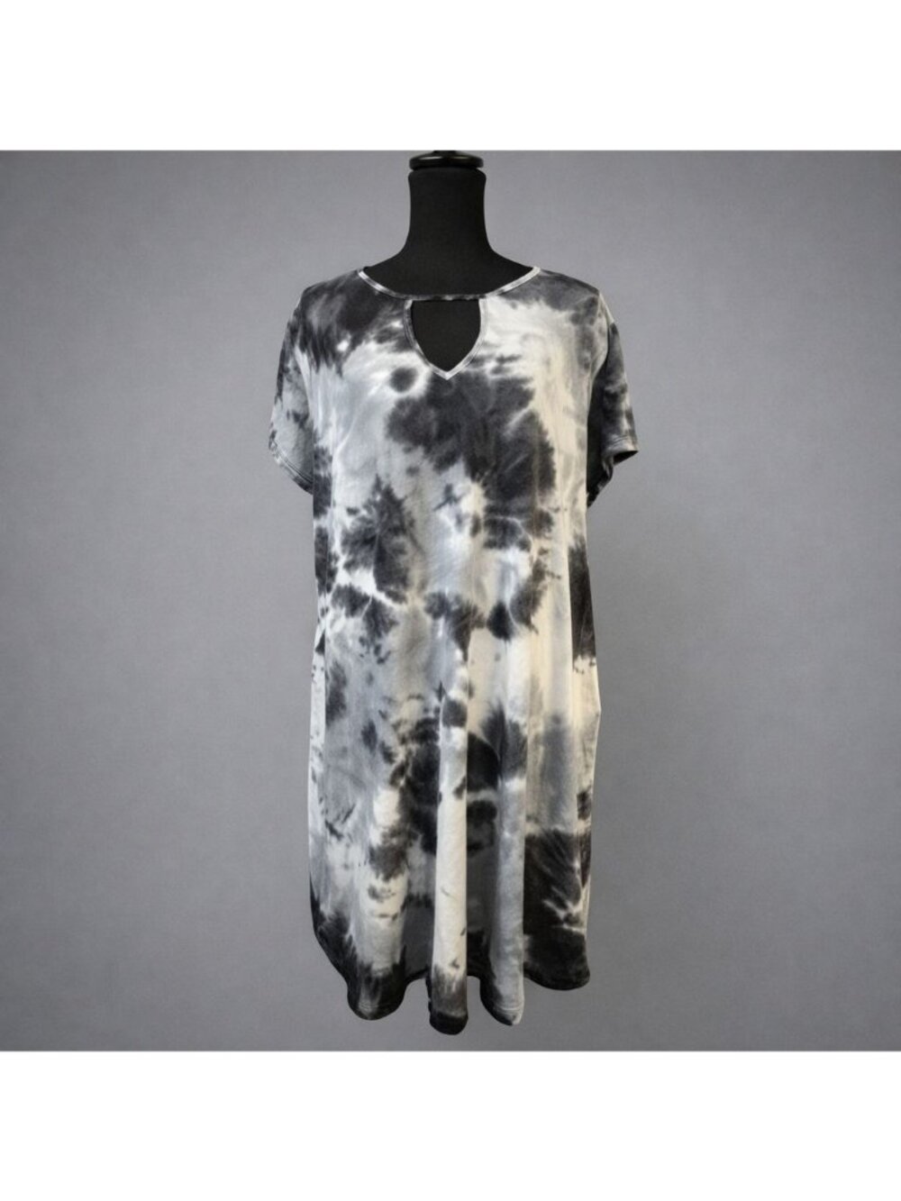 Vibe Sportswear 3X Tie‑Dye Keyhole Dress w/ Pockets Black Gray White Plus Size C